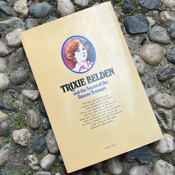 Vintage Trixie Belden Book 19 “The Secret of the Unseen Treasure" Paperback 1977 - Picture 2 of 7